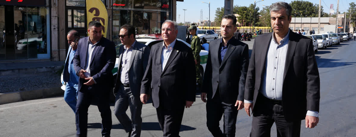 حضور شهردار و کارکنان شهرداری در مراسم راهپیمایی ۱۳ آبان