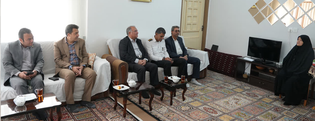 در دیدار شهردار بیرجند با خانواده شهید سیداحمد فاطمی مطرح شد: اجر خانواده شهدا کمتر از خود شهید نیست