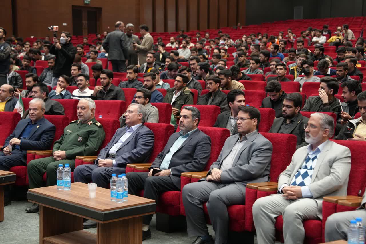 حضور دکتر بهترین ، شهردار بیرجند در جمع دانشجویان دانشگاه فرهنگیان به مناسبت مراسم گرامیداشت روز دانشجو ۱۶ آذر ماه. ، فرهنگسرای شهرداری