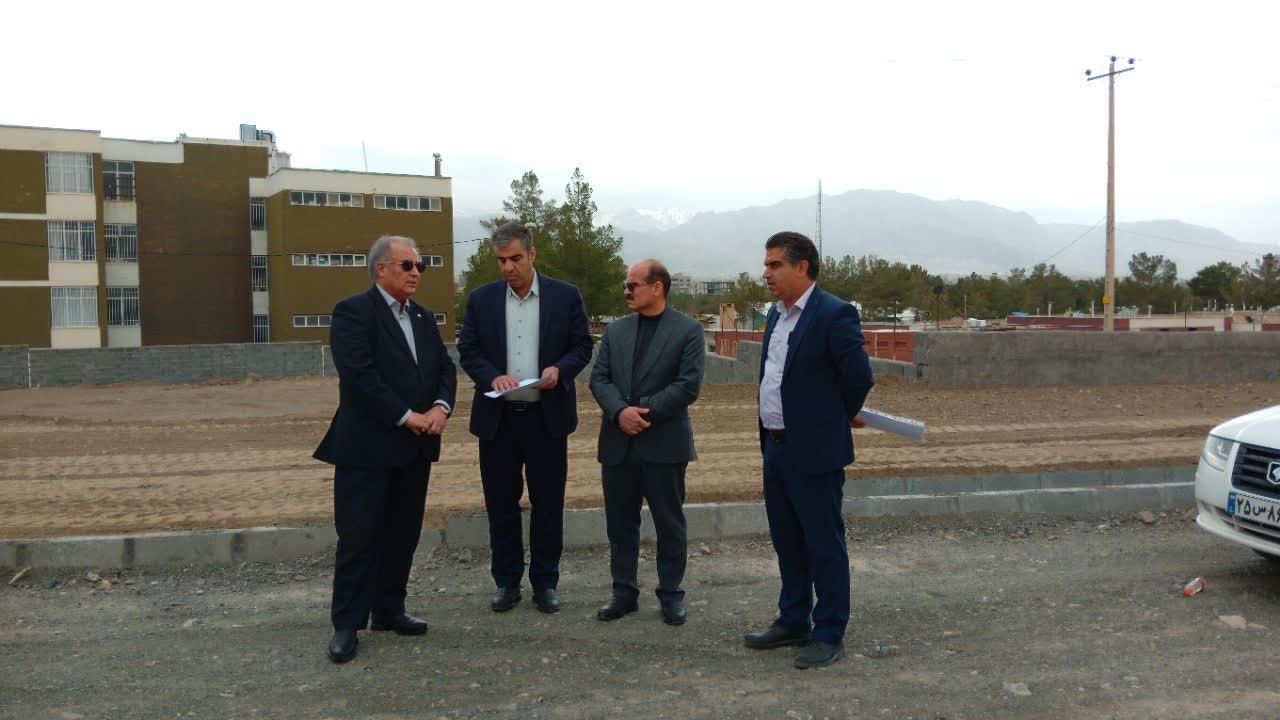 بازدید شهردار بیرجند از پروژه عمرانی احداث بولوار پزشک (اتصال خیابان معلم به خیابان شهید قرنی) و بوستان ناصح